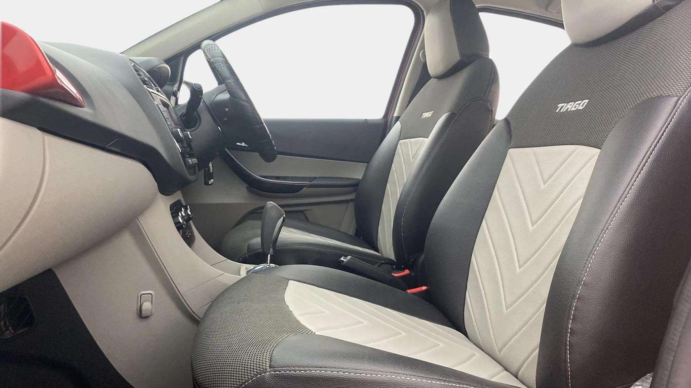 2018 Tata Tiago XZA PETROL, Petrol, Automatic, 26,581 km, Right Side Front Door Cabin