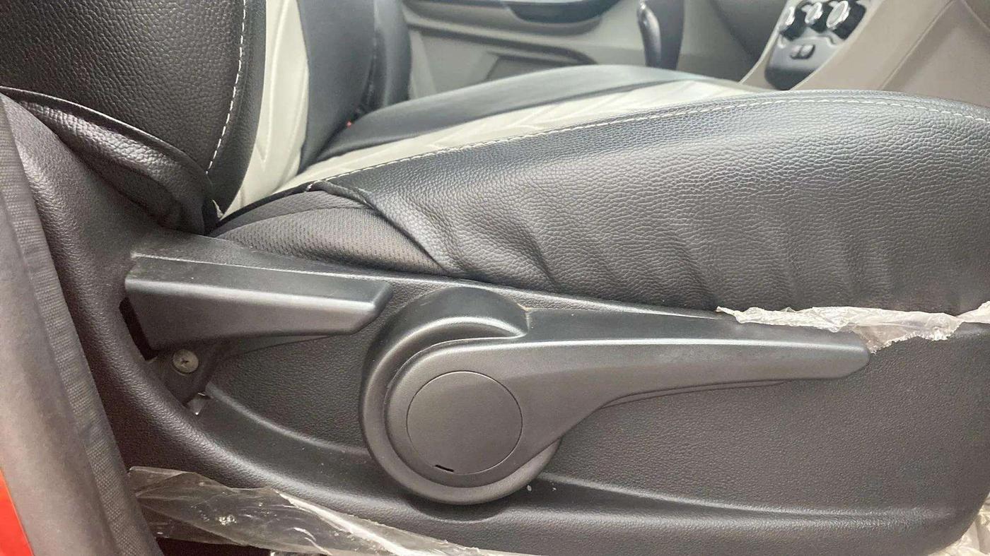 2018 Tata Tiago XZA PETROL, Petrol, Automatic, 26,581 km, Driver Side Adjustment Panel