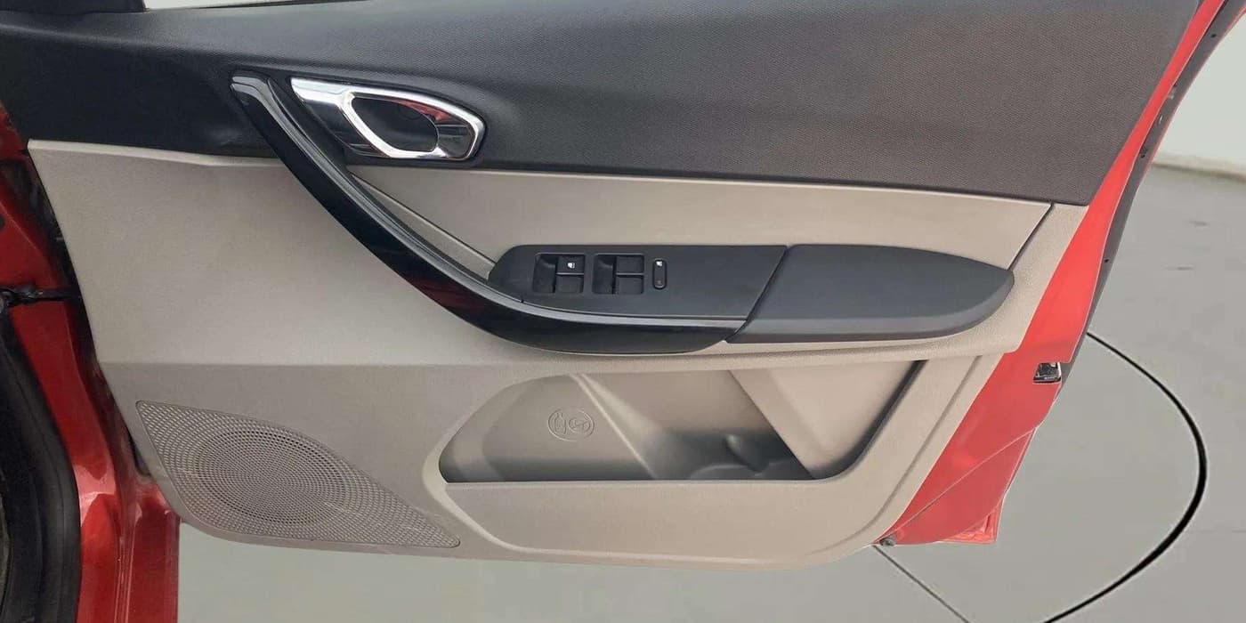 2018 Tata Tiago XZA PETROL, Petrol, Automatic, 26,581 km, Driver Side Door Panels Control