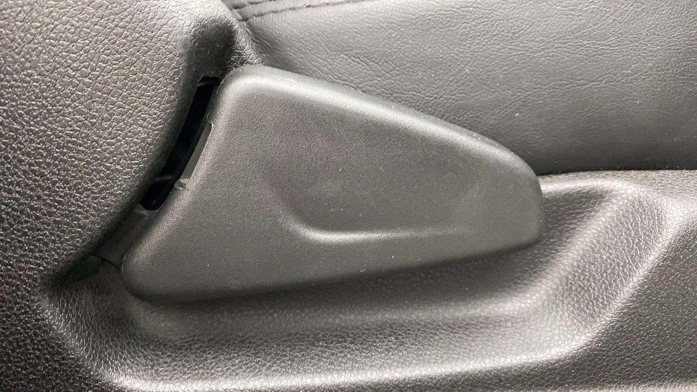 2018 Renault Kwid RXT 1.0, Petrol, Manual, 20,456 km, Driver Side Adjustment Panel