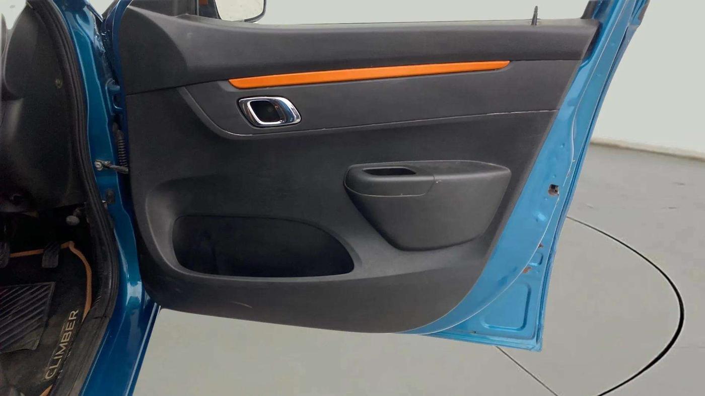 2020 Renault Kwid CLIMBER 1.0 (O), Petrol, Manual, 84,934 km, Driver Side Door Panels Control