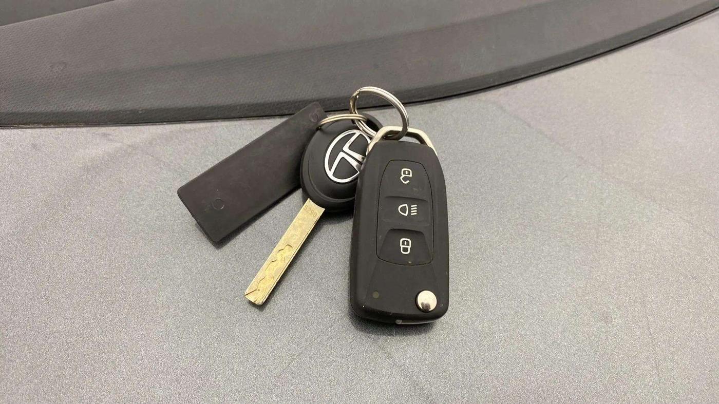 2024 Tata Tiago XT (O) PETROL, Petrol, Manual, 3,059 km, Key Close Up