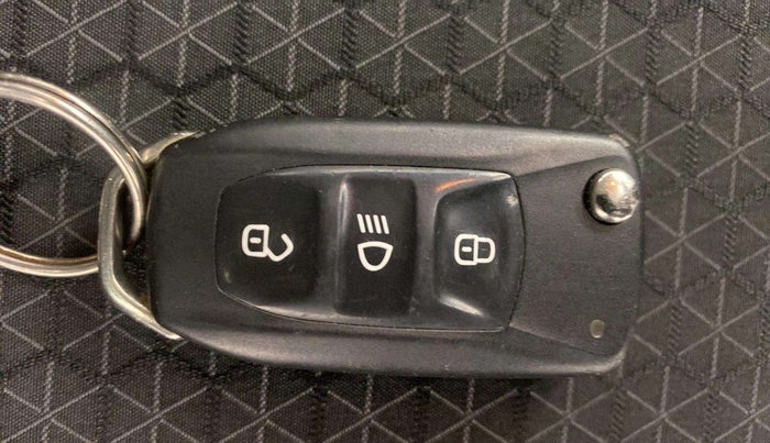 2021 Tata ALTROZ XM PLUS PETROL, Petrol, Manual, 26,362 km, Key Close Up