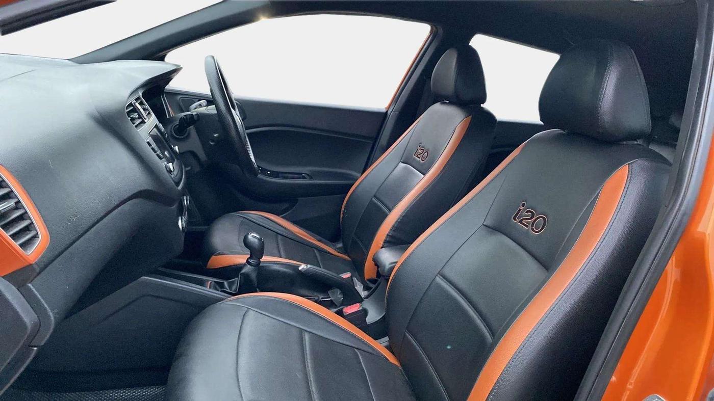 2018 Hyundai Elite i20 ASTA 1.2 DUAL TONE, Petrol, Manual, 45,111 km, Right Side Front Door Cabin