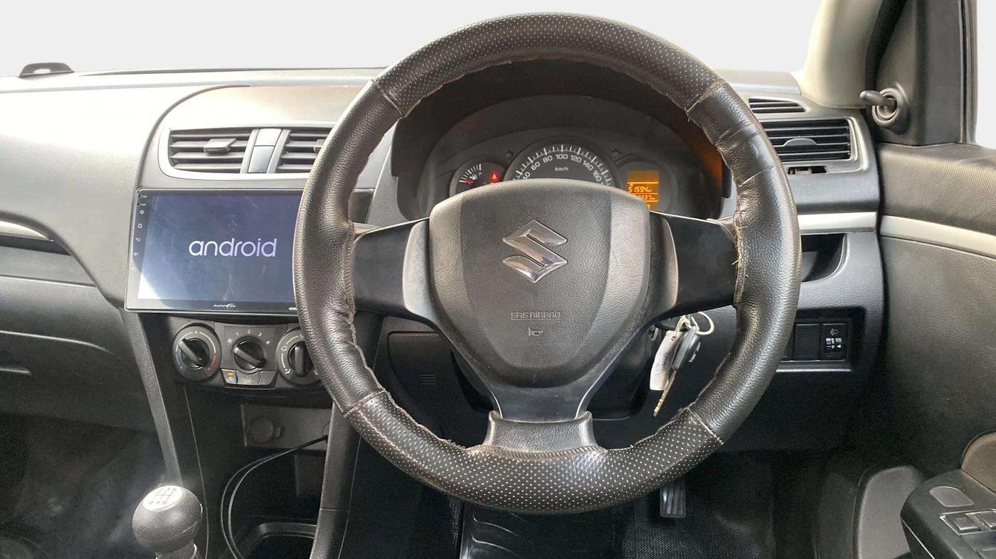 2017 Maruti Swift LXI (O), Petrol, Manual, 33,517 km, Steering Wheel Close Up