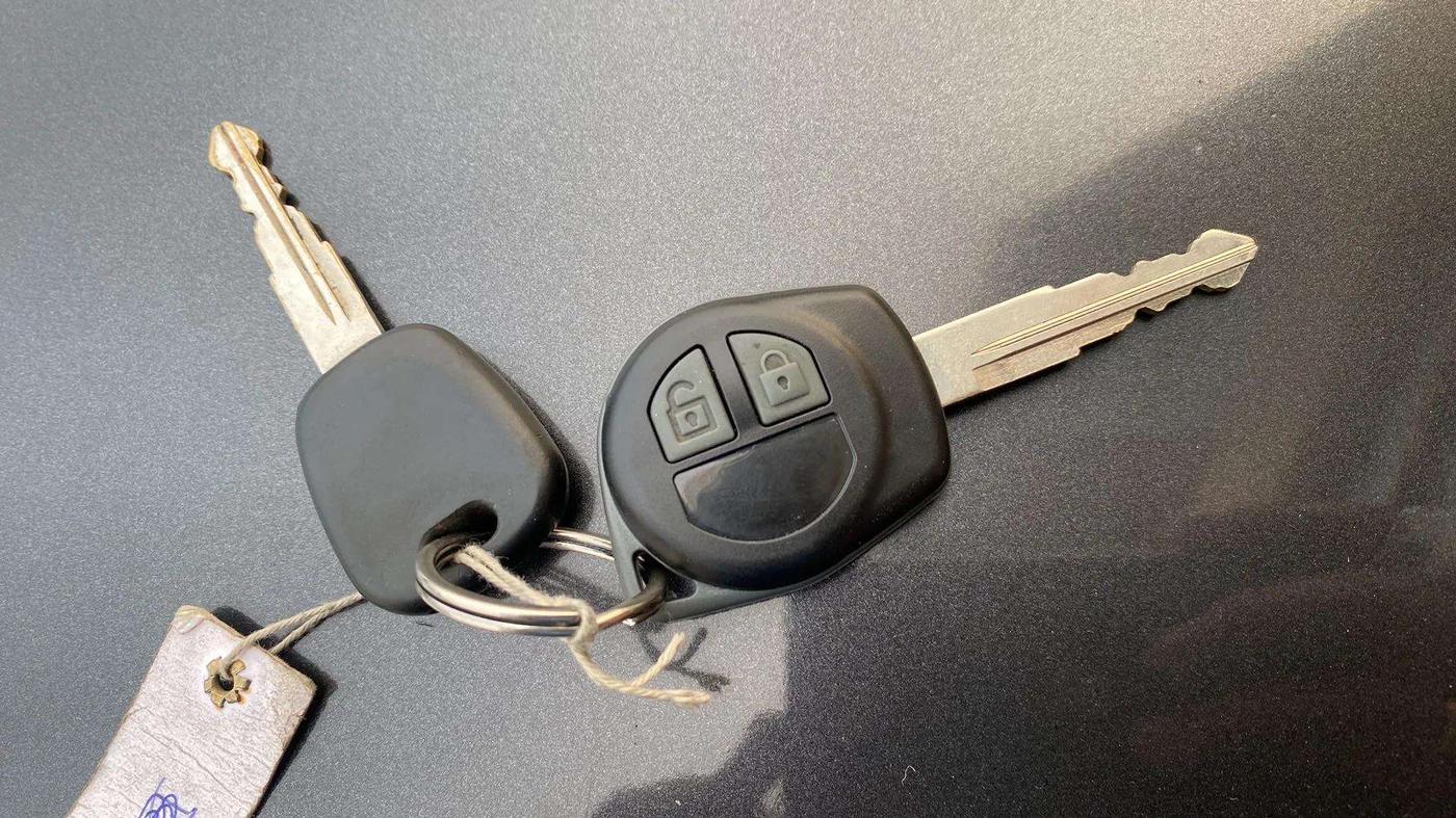 2017 Maruti Swift LXI (O), Petrol, Manual, 33,517 km, Key Close Up