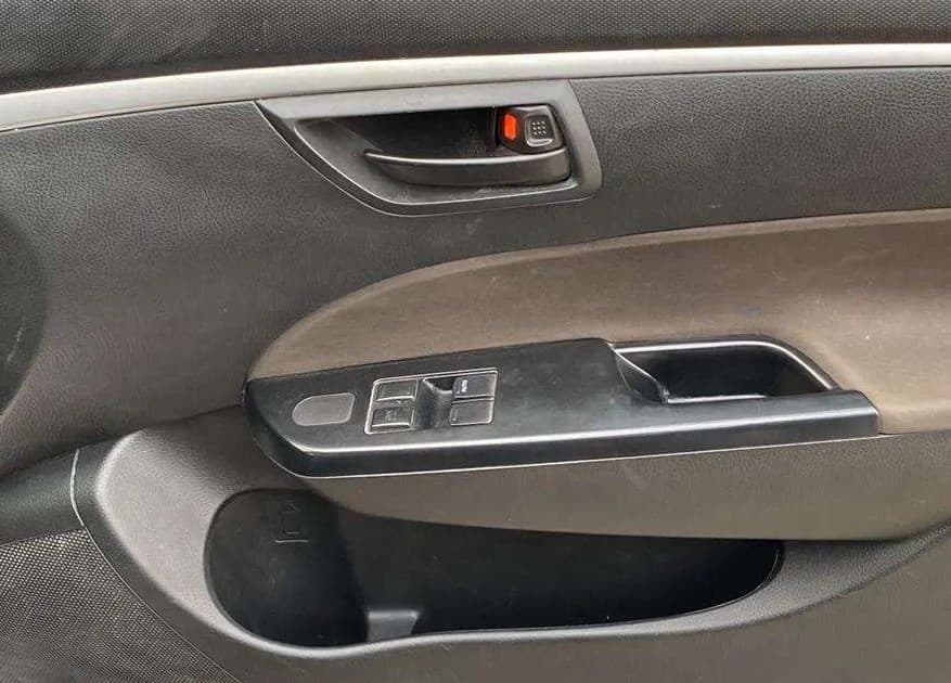 2017 Maruti Swift LXI (O), Petrol, Manual, 33,517 km, Driver Side Door Panels Control