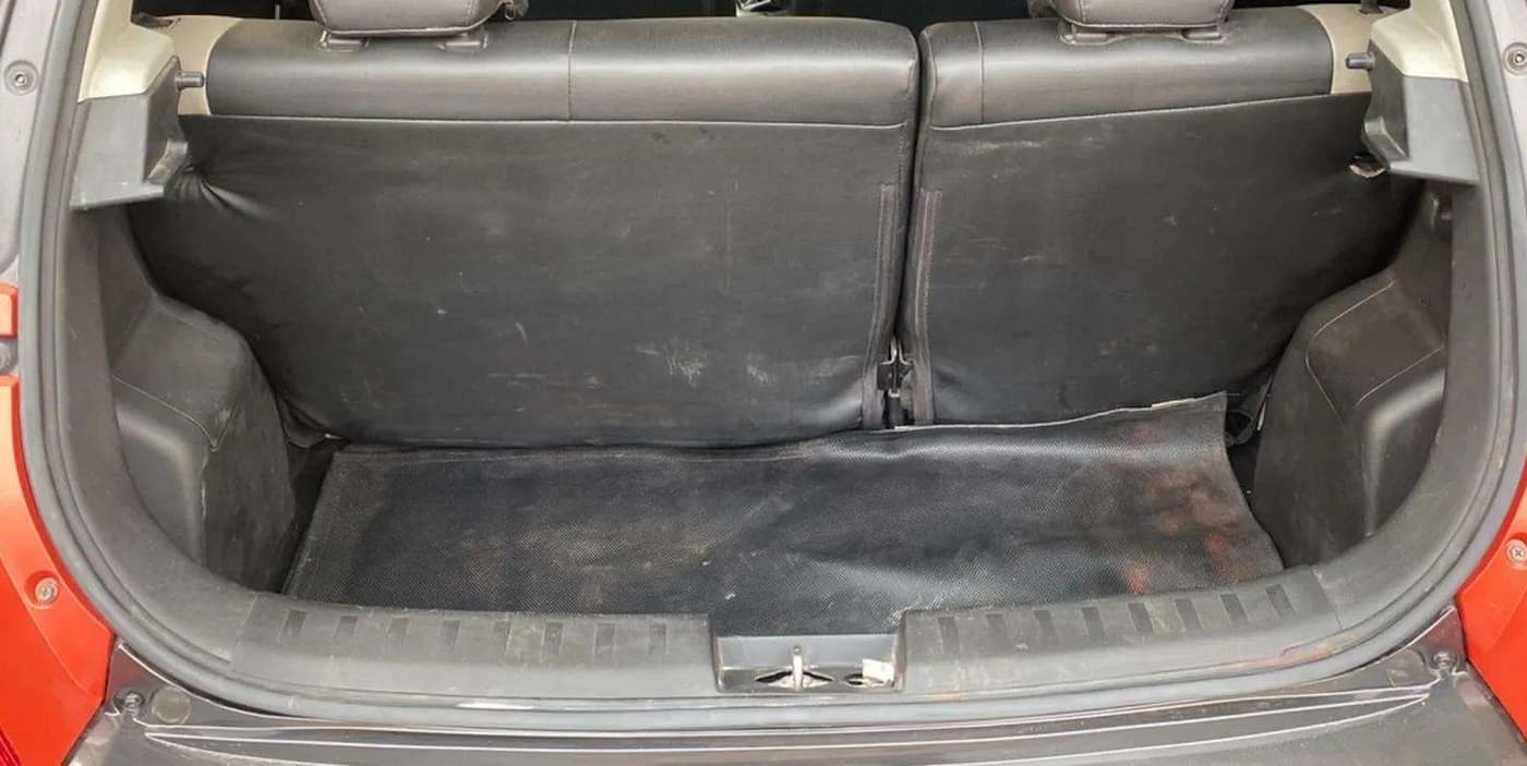 2017 Maruti Swift LXI (O), Petrol, Manual, 33,517 km, Boot Inside