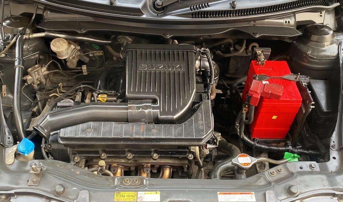 2017 Maruti Swift LXI (O), Petrol, Manual, 33,517 km, Open Bonet