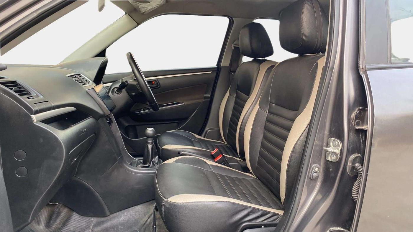 2017 Maruti Swift LXI (O), Petrol, Manual, 33,517 km, Right Side Front Door Cabin