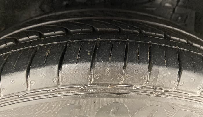 2021 Maruti Ciaz SIGMA 1.5 SHVS MT  PETROL, Petrol, Manual, 8,744 km, Right Front Tyre Tread