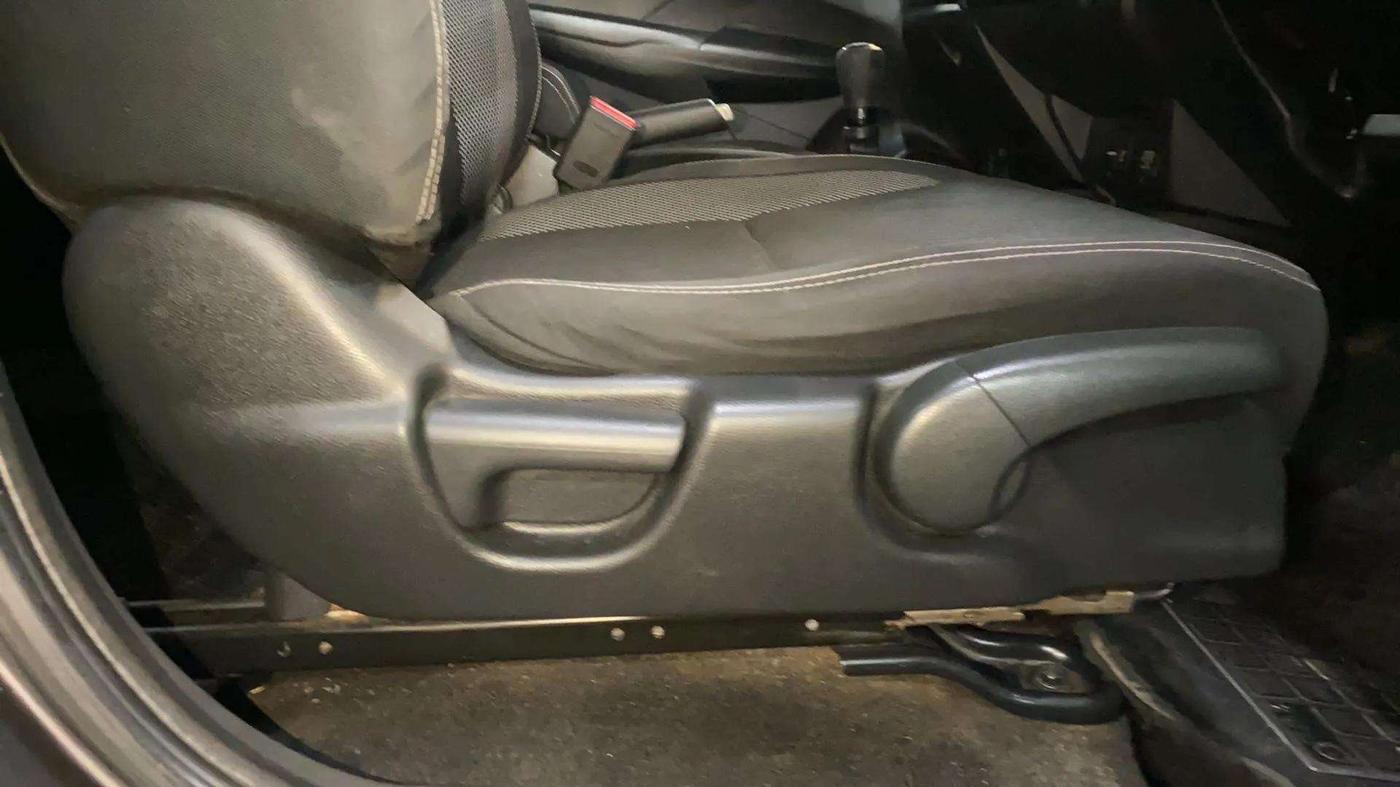 2017 Honda WR-V 1.5L I-DTEC VX MT, Diesel, Manual, 72,780 km, Driver Side Adjustment Panel