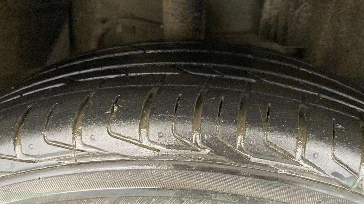 2023 Tata NEXON CREATIVE+ DCA 1.2 PETROL, Petrol, Automatic, 25,657 km, Right Front Tyre Tread