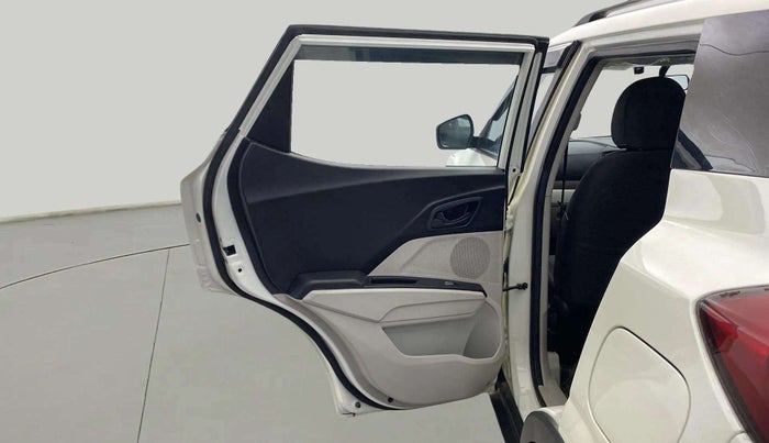 2023 Mahindra XUV300 W6 1.2 PETROL AMT, Petrol, Automatic, 10,788 km, LHS Rear Door