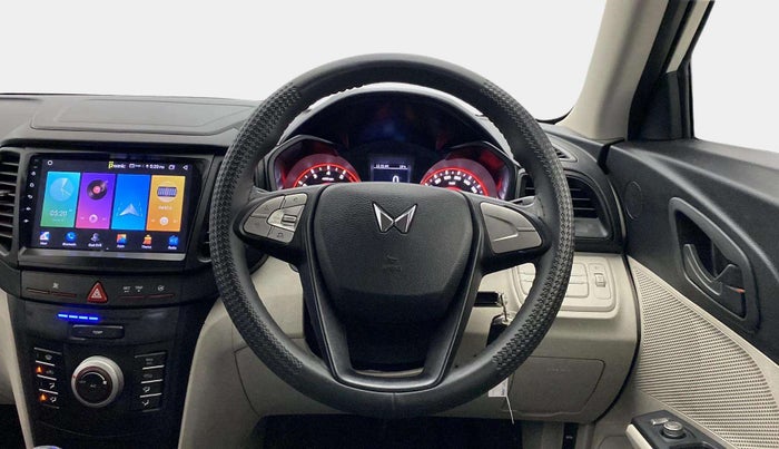 2023 Mahindra XUV300 W6 1.2 PETROL AMT, Petrol, Automatic, 10,788 km, Steering Wheel Close Up