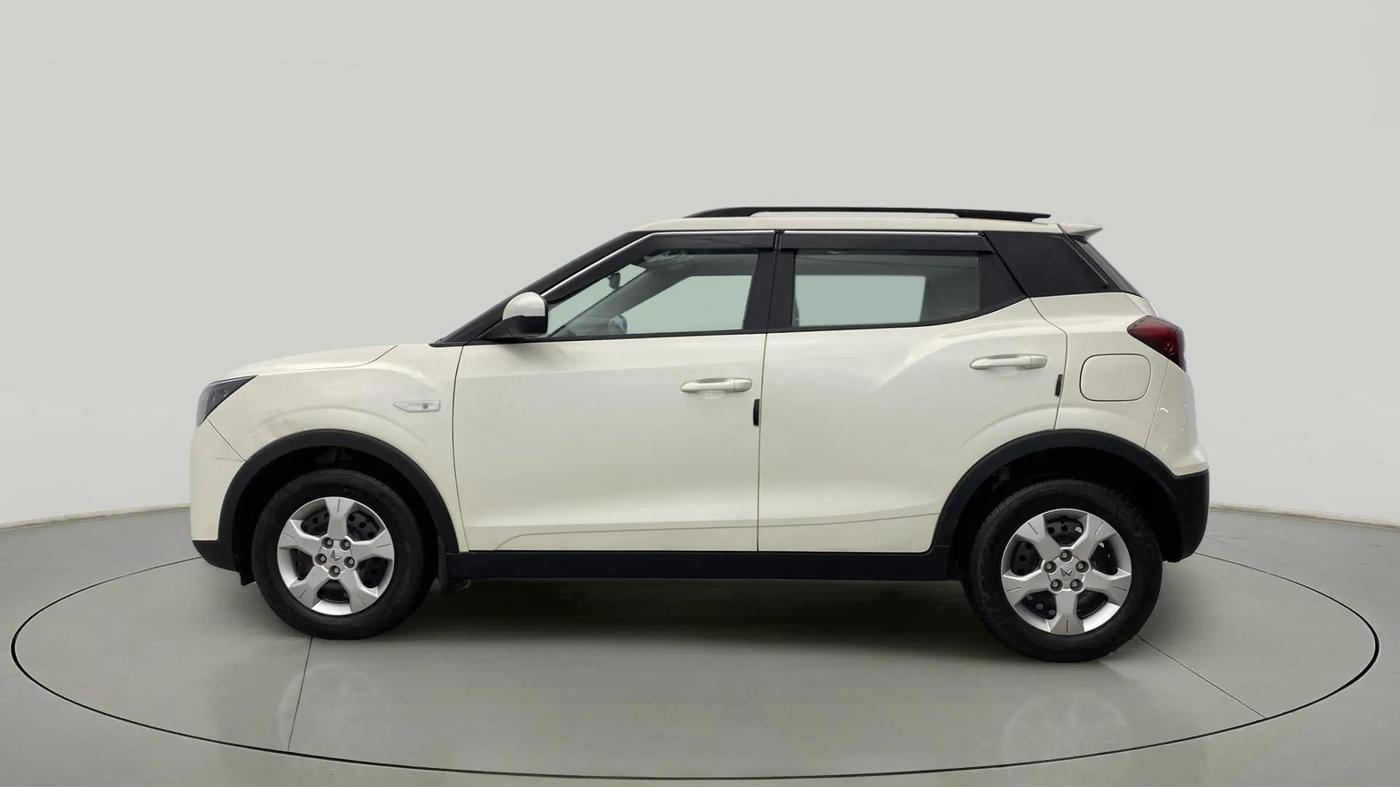 2023 Mahindra XUV300 W6 1.2 PETROL AMT, Petrol, Automatic, 10,788 km, Left Side
