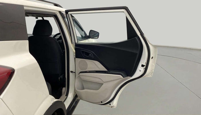 2023 Mahindra XUV300 W6 1.2 PETROL AMT, Petrol, Automatic, 10,788 km, RHS Rear Door