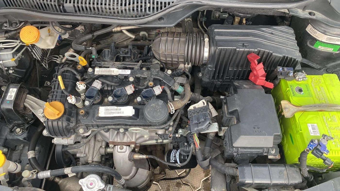 2020 Tata ALTROZ XT PETROL, Petrol, Manual, 55,476 km, Open Bonet