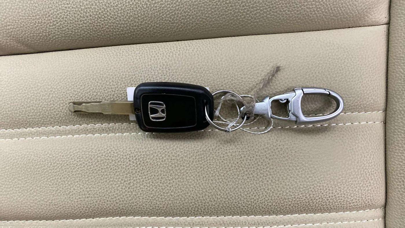 2019 Honda Amaze 1.2L I-VTEC S, CNG, Manual, 48,673 km, Key Close Up