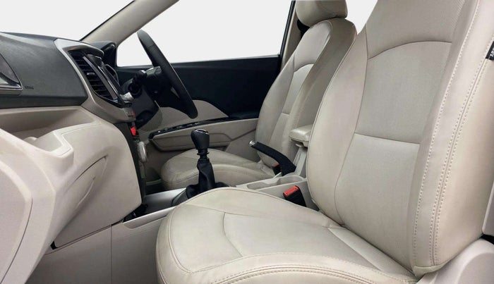 2022 Mahindra XUV300 W8 (O) 1.2 PETROL, Petrol, Manual, 12,800 km, Right Side Front Door Cabin