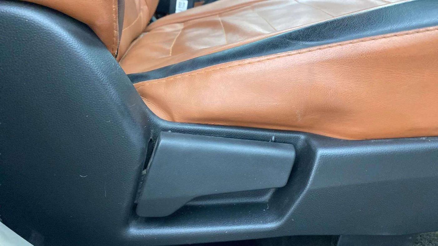 2019 Renault TRIBER RXZ, Petrol, Manual, 20,194 km, Driver Side Adjustment Panel