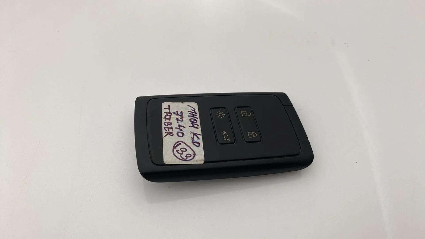 2019 Renault TRIBER RXZ, Petrol, Manual, 20,194 km, Key Close Up
