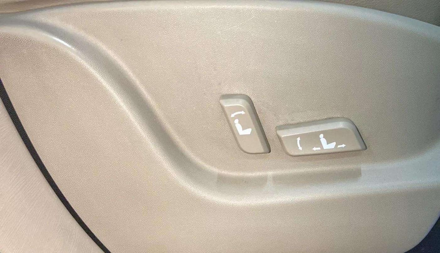 2017 Mahindra XUV500 W10 1.99, Diesel, Manual, 74,877 km, Driver Side Adjustment Panel