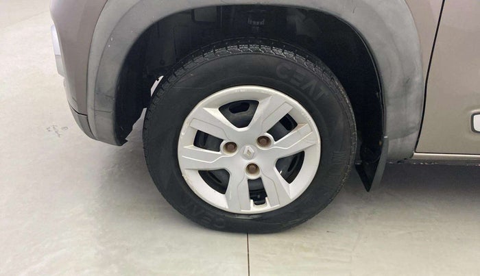 2016 Renault Kwid RXT 1.0, Petrol, Manual, 29,679 km, Left front tyre - Minor crack