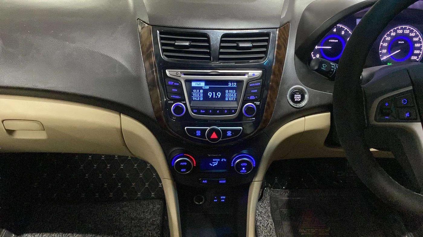 2015 Hyundai Verna FLUIDIC 4S 1.6 VTVT S(O), Petrol, Manual, 38,309 km, Air Conditioner