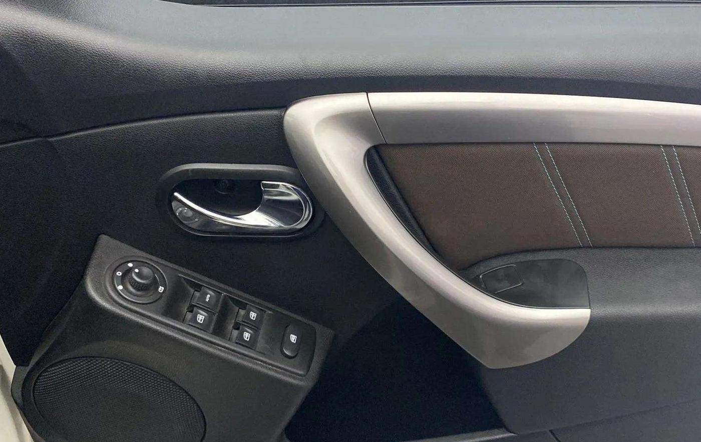 2020 Renault Duster RXZ 1.5 PETROL MT, Petrol, Manual, 31,565 km, Driver Side Door Panels Control