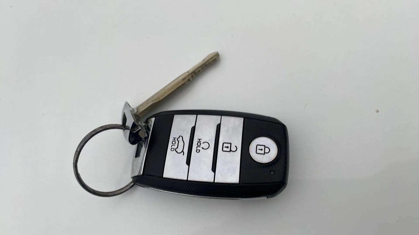 2022 KIA SONET HTX 1.0 IMT, Petrol, Manual, 8,109 km, Key Close Up