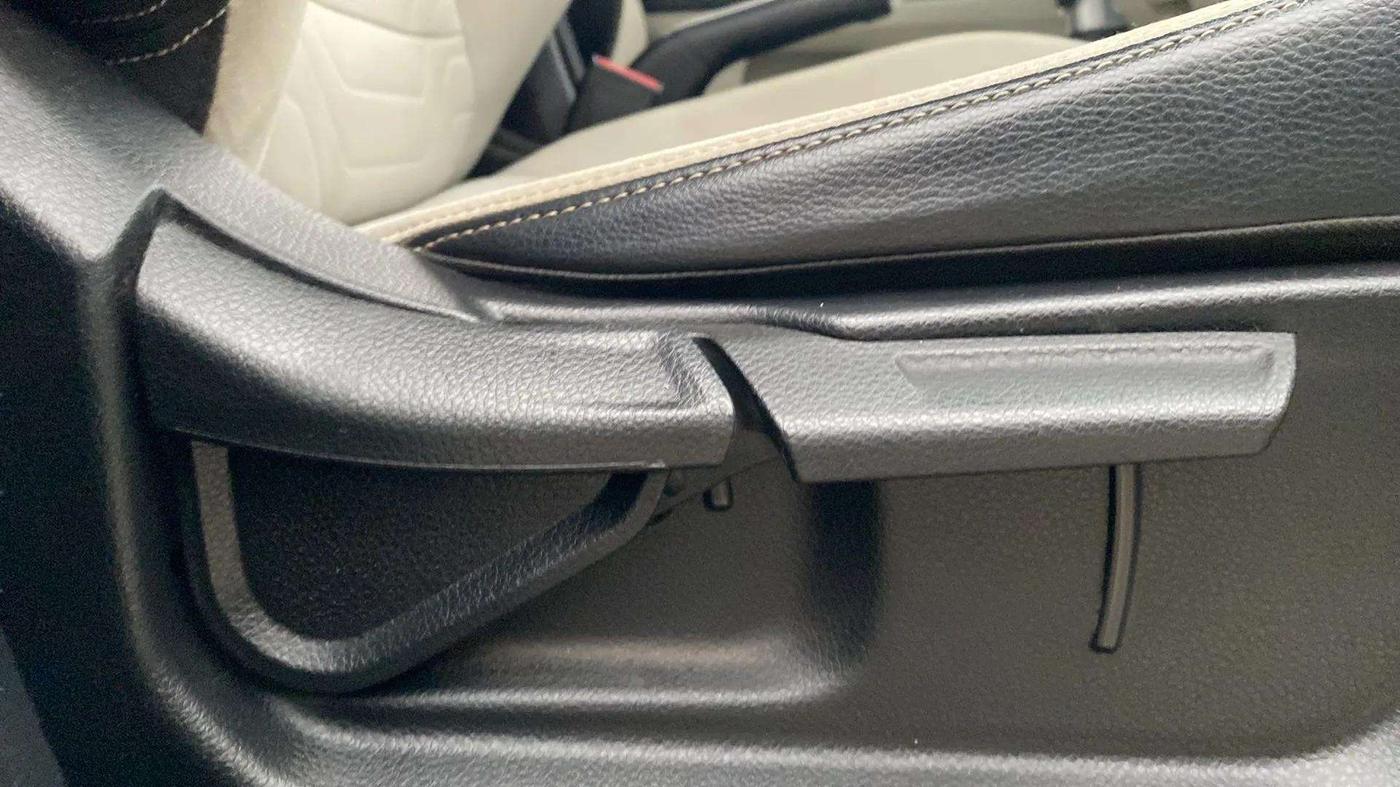 2022 KIA SONET HTX 1.0 IMT, Petrol, Manual, 8,109 km, Driver Side Adjustment Panel