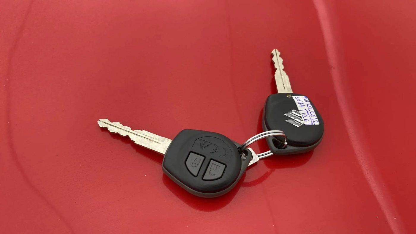 2019 Maruti Swift VXI, Petrol, Manual, 34,705 km, Key Close Up