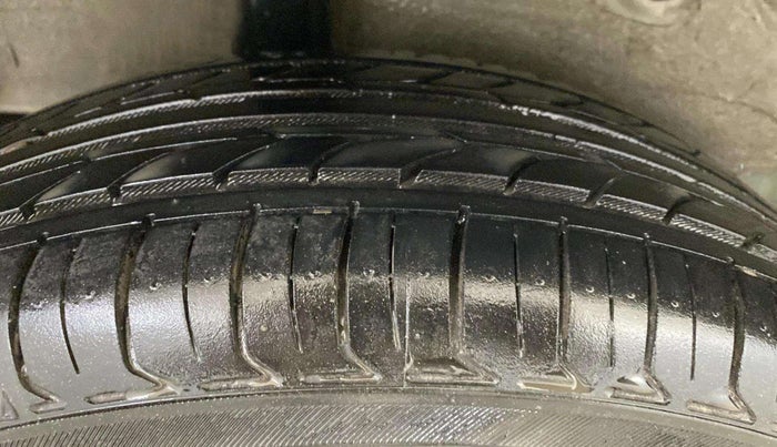 2016 Maruti Celerio VXI AMT, Petrol, Automatic, 52,515 km, Left Front Tyre Tread