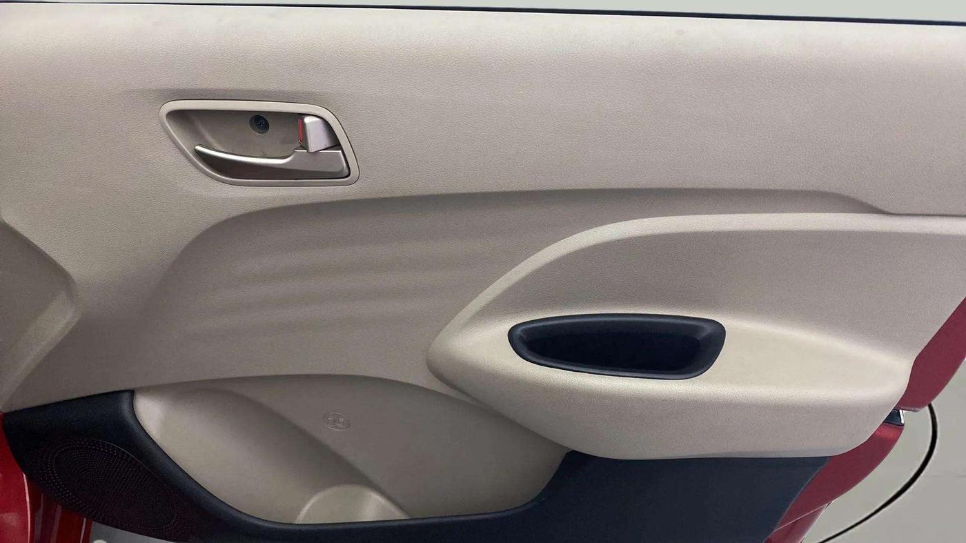 2019 Hyundai NEW SANTRO ASTA MT, CNG, Manual, 30,686 km, Driver Side Door Panels Control