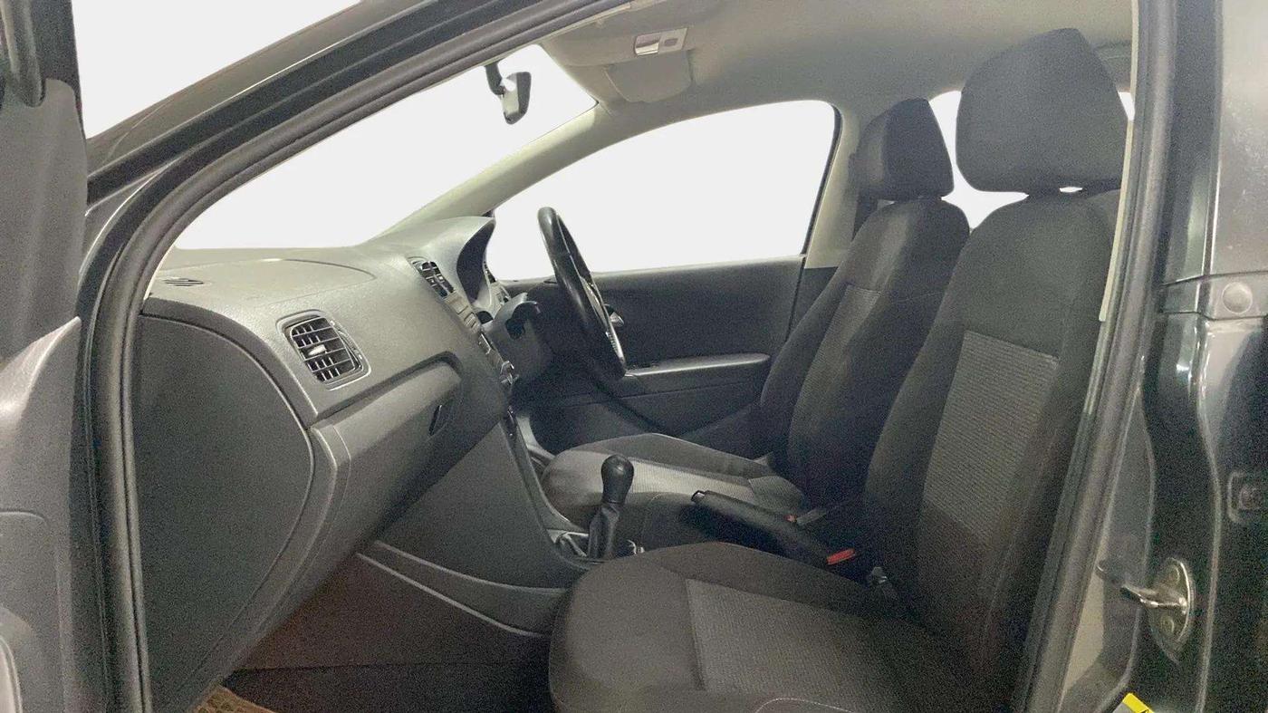 2015 Volkswagen Polo COMFORTLINE 1.2L, Petrol, Manual, 38,823 km, Right Side Front Door Cabin