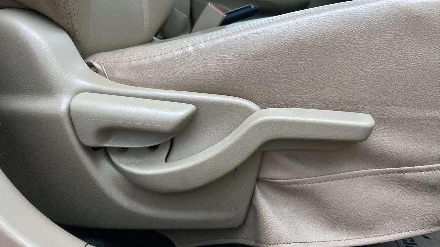 2015 Honda Brio VX AT, Petrol, Automatic, 57,858 km, Driver Side Adjustment Panel
