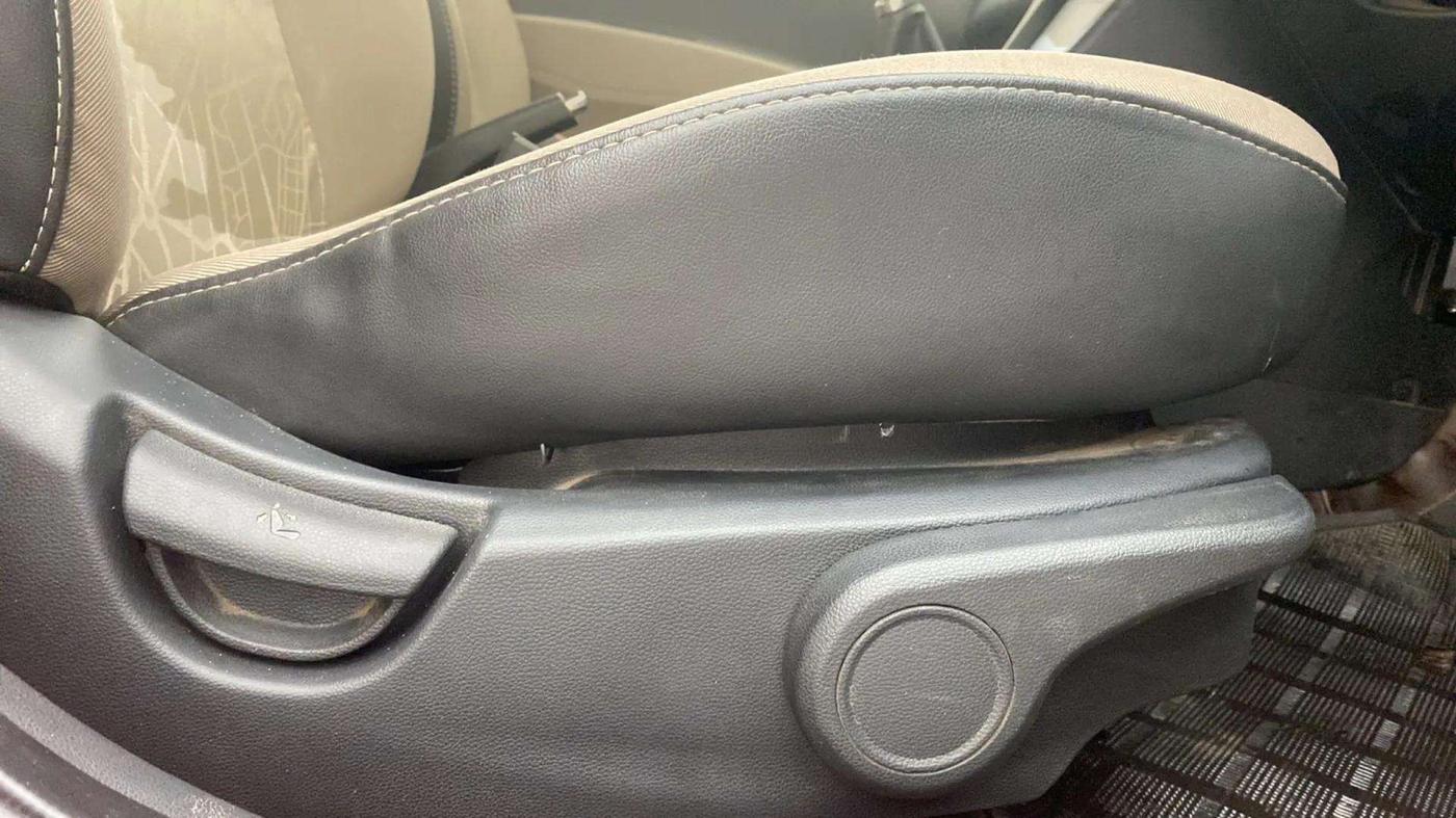 2014 Hyundai Xcent SX 1.2 (O), Petrol, Manual, 93,402 km, Driver Side Adjustment Panel
