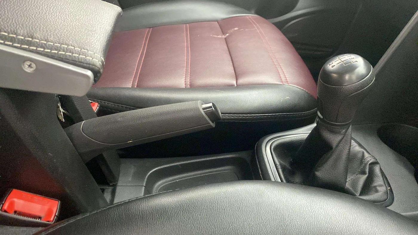 2015 Volkswagen Polo TRENDLINE 1.2L PETROL, Petrol, Manual, 36,214 km, Gear Lever