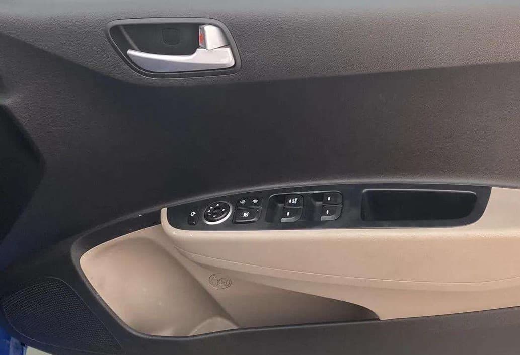 2017 Hyundai Xcent SX 1.2 (O), Petrol, Manual, 25,897 km, Driver Side Door Panels Control