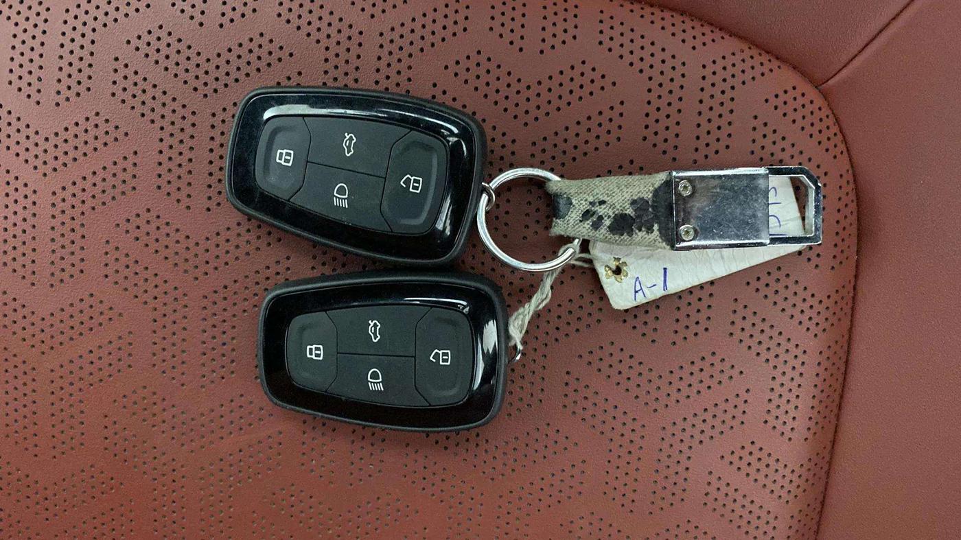 2023 Tata NEXON XZA PLUS LUX SUNROOF RED DARK PETROL, Petrol, Automatic, 23,573 km, Key Close Up