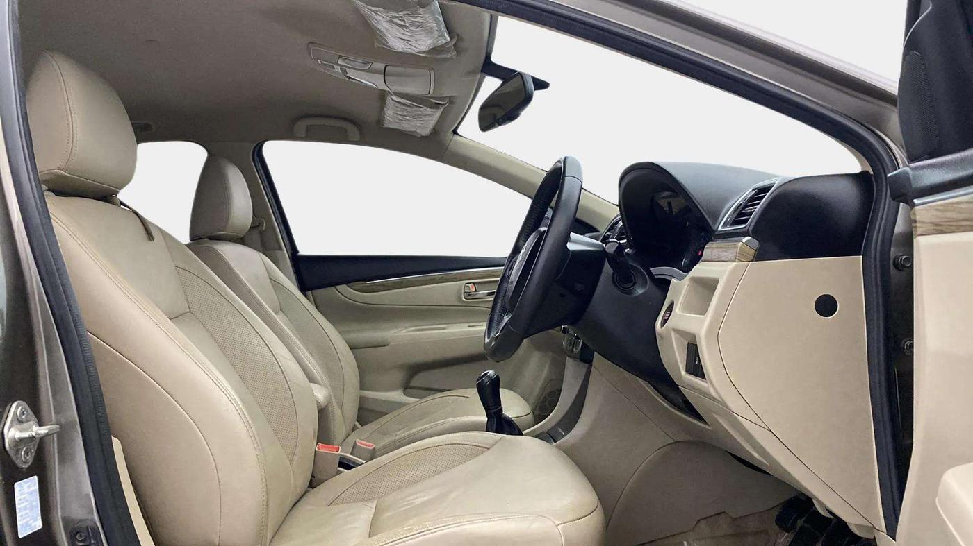 2019 Maruti Ciaz ALPHA 1.5 SHVS PETROL, Petrol, Manual, 46,415 km, Right Side Front Door Cabin