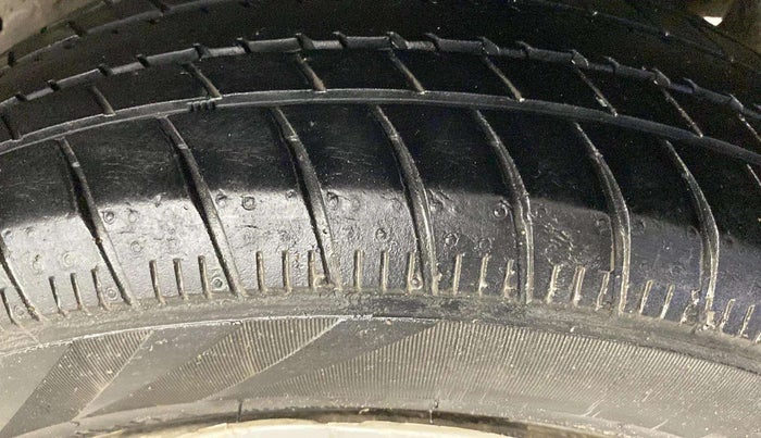 2019 Maruti Celerio VXI CNG, CNG, Manual, 76,838 km, Left Rear Tyre Tread