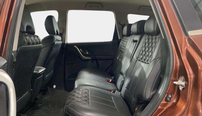 2019 Mahindra XUV500 W7, Diesel, Manual, 38,189 km, Right Side Rear Door Cabin