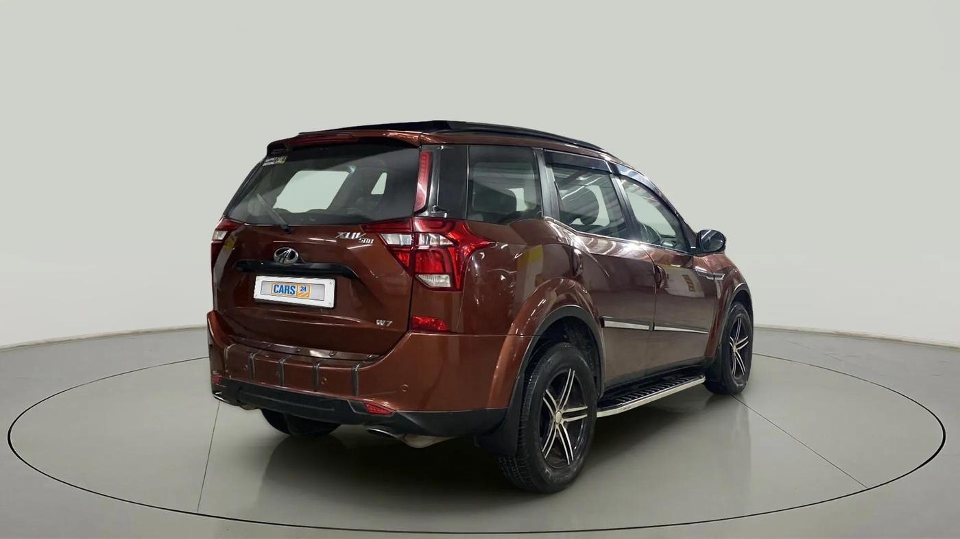 2019 Mahindra XUV500 W7, Diesel, Manual, 38,189 km, Right Back Diagonal