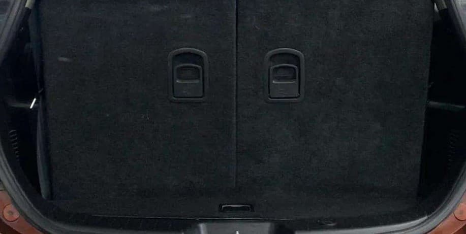 2019 Mahindra XUV500 W7, Diesel, Manual, 38,189 km, Boot Inside