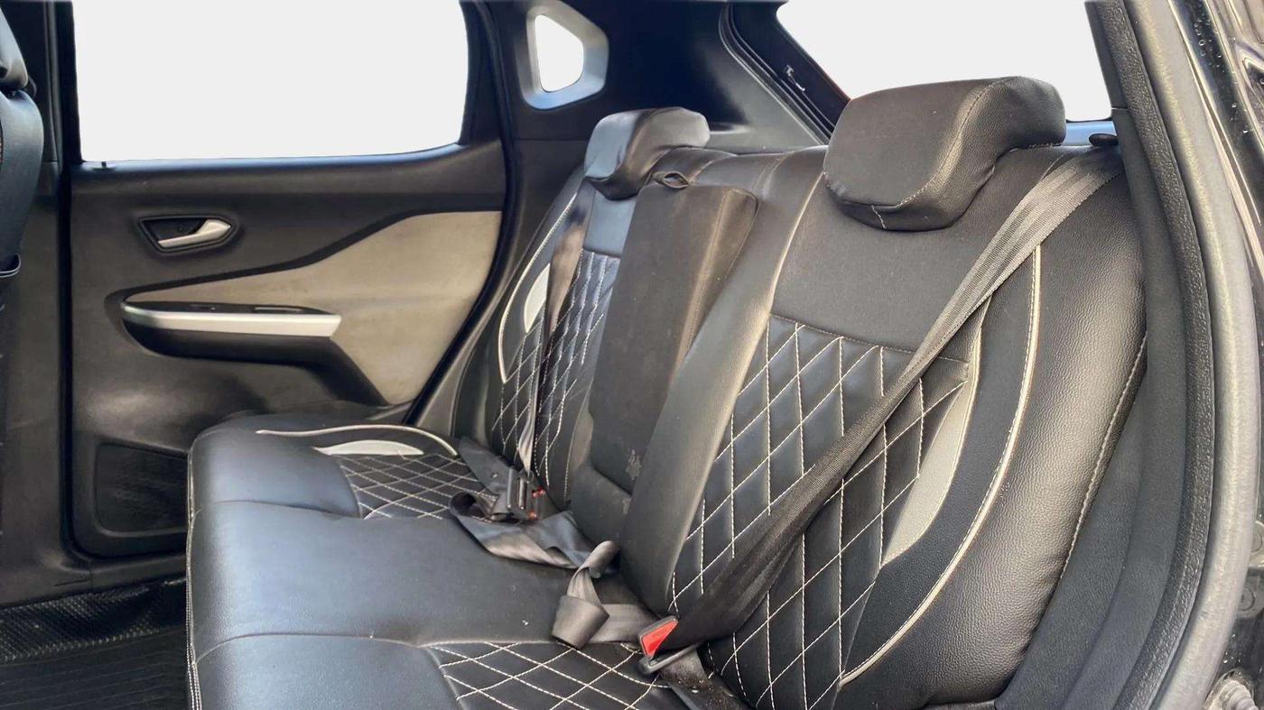 2022 Nissan MAGNITE XV MT, Petrol, Manual, 50,779 km, Right Side Rear Door Cabin