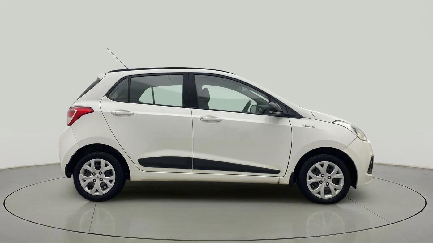 2015 Hyundai Grand i10 SPORTZ 1.2 KAPPA VTVT, Petrol, Manual, 52,482 km, Right Side View