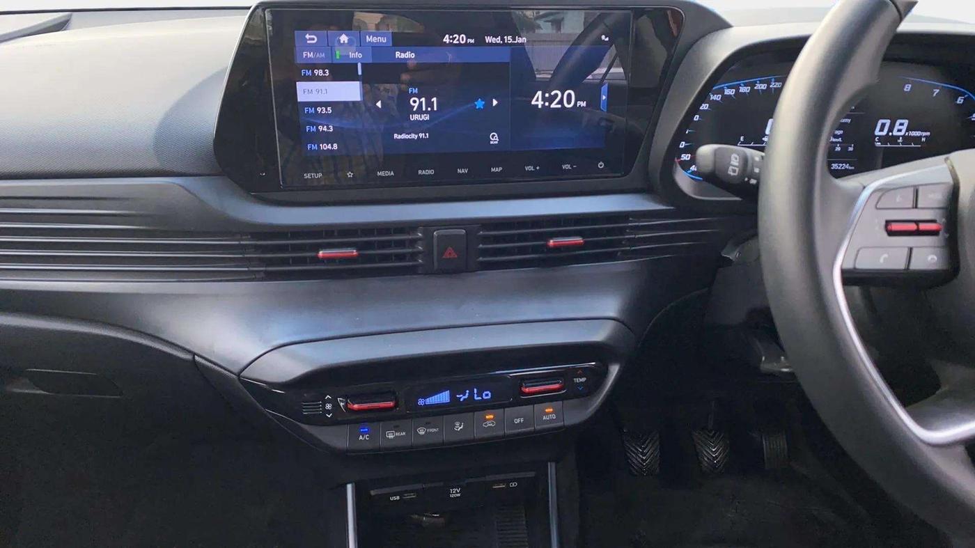 2022 Hyundai NEW I20 ASTA (O) 1.2 MT DUAL TONE, Petrol, Manual, 35,239 km, Air Conditioner