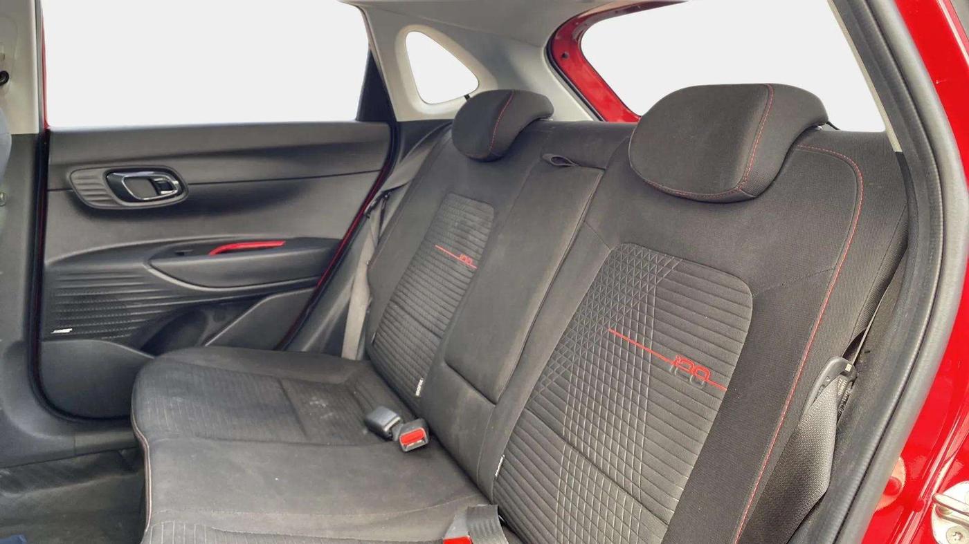 2022 Hyundai NEW I20 ASTA (O) 1.2 MT DUAL TONE, Petrol, Manual, 35,239 km, Right Side Rear Door Cabin
